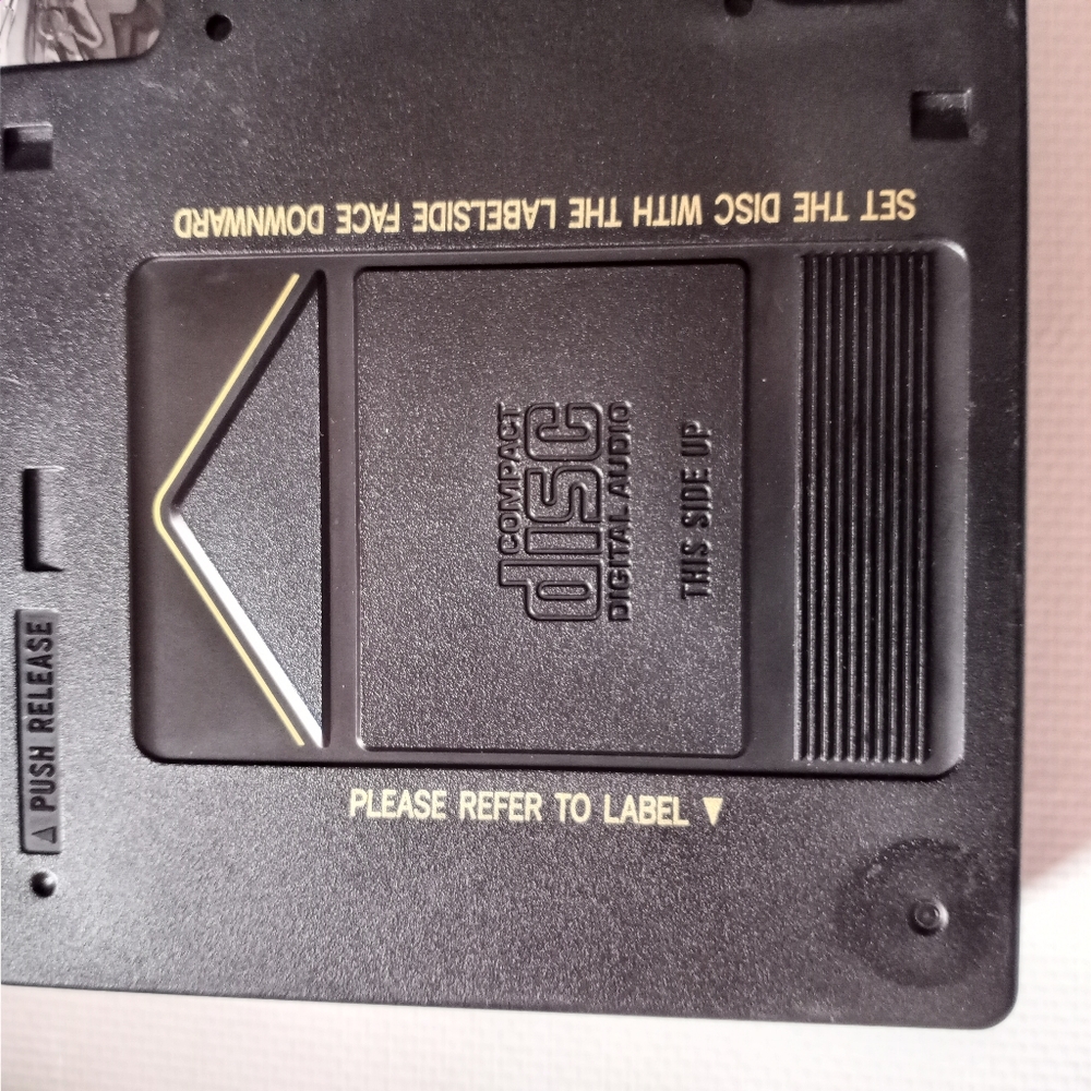 Lexus 1999-2003 RX300 6 Disc CD Magazine - Picture 3 of 4
